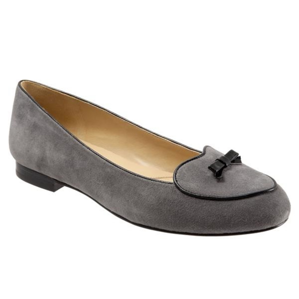 NEW Trotters “Cheyenne” Gray Suede Heart-Shaped Loafers With Patent Leather Bow